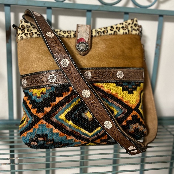 👜 Myra Bag Hand-Tooled Leather & Cowhide Crossbody – Boho Leopard Canvas Rug Bag - Picture 7 of 12
